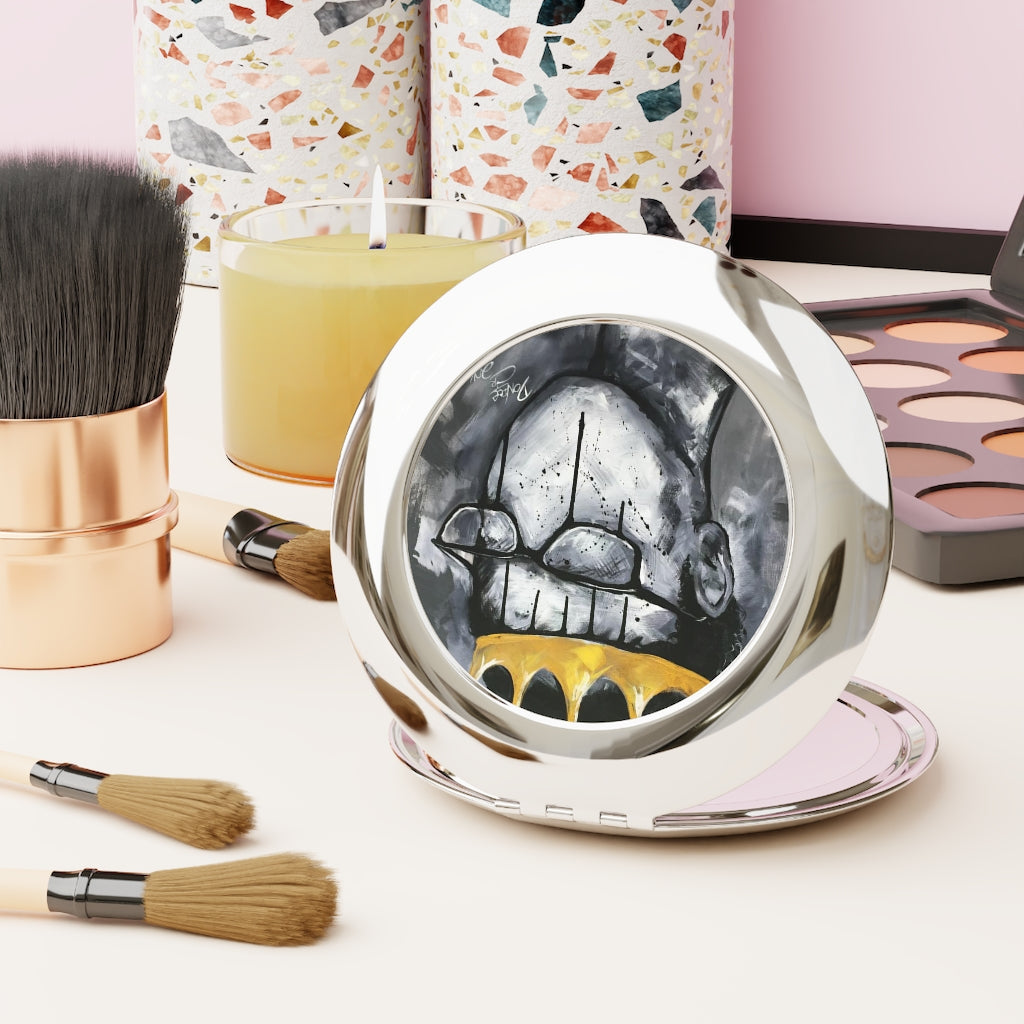 Naturally Queen II Compact Travel Mirror