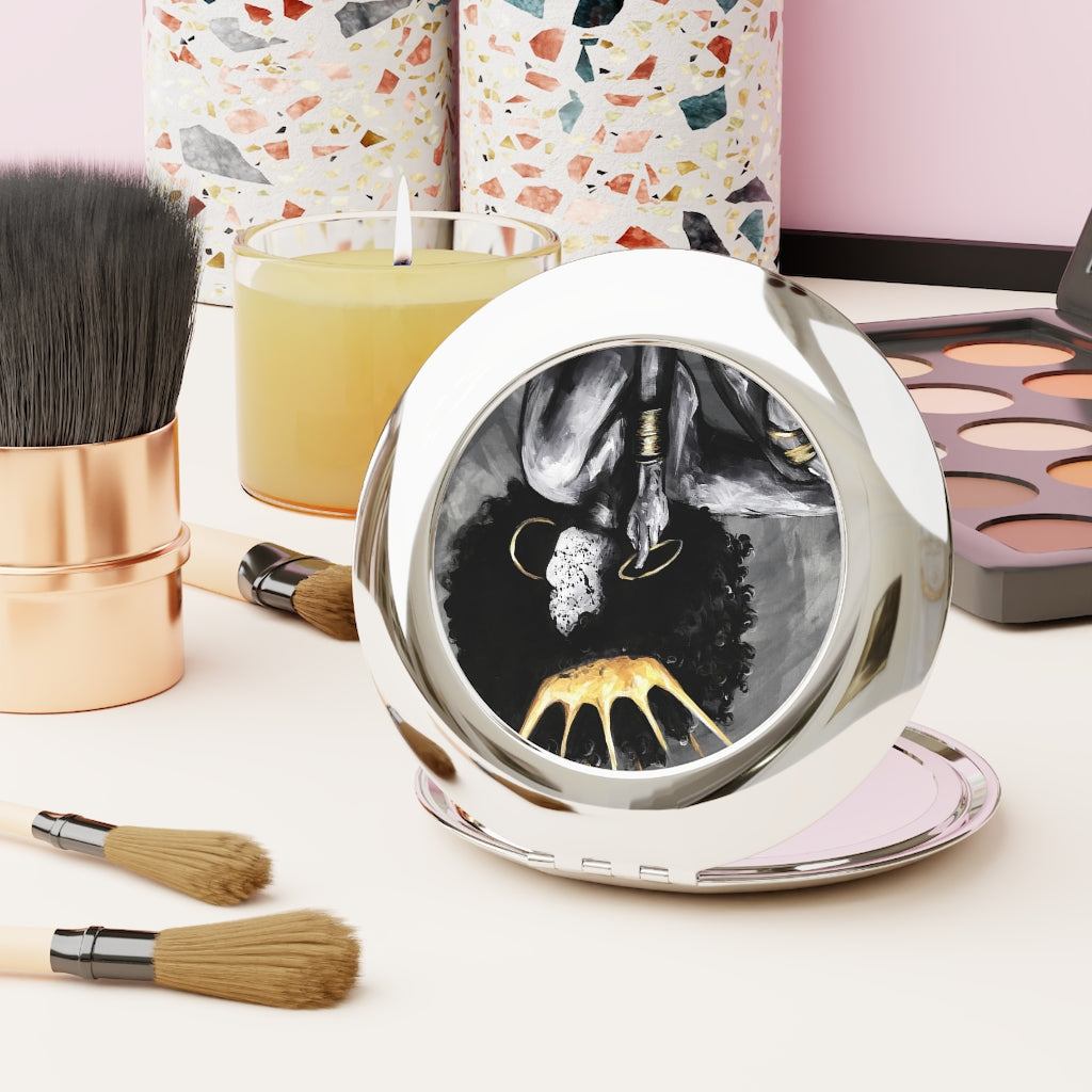 Naturally Queen VI Compact Travel Mirror